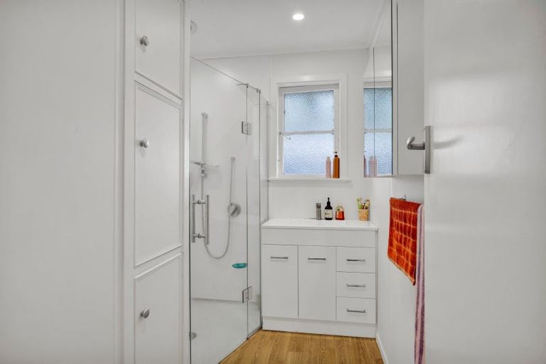 Photo of property in 28 Celia Street, Stratford, 4332