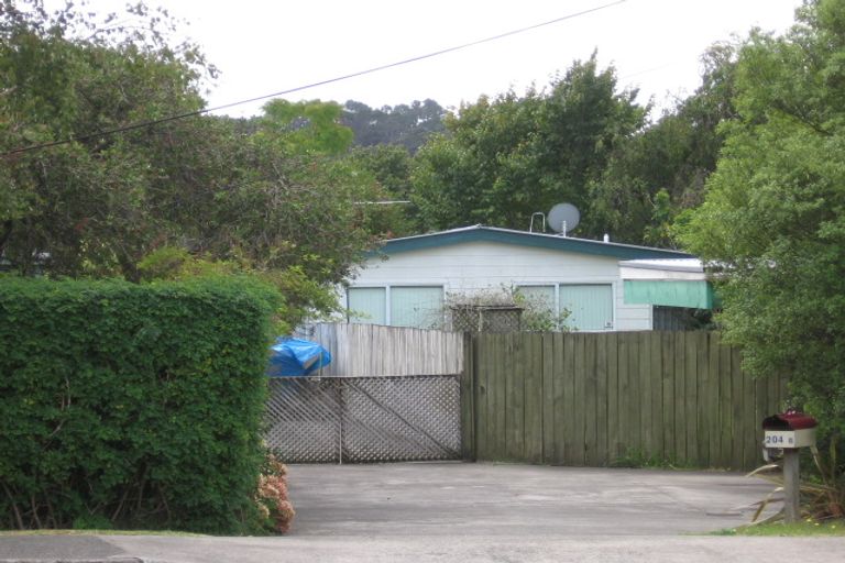 Photo of property in 3/204 Beach Haven Road, Beach Haven, Auckland, 0626