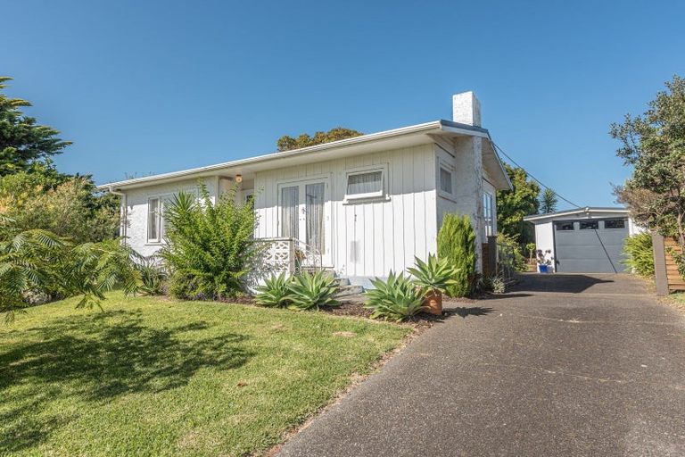 Photo of property in 9 Lee Street, Castlecliff, Whanganui, 4501