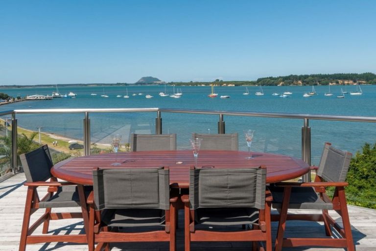 Photo of property in 53 Omokoroa Road, Omokoroa, 3114