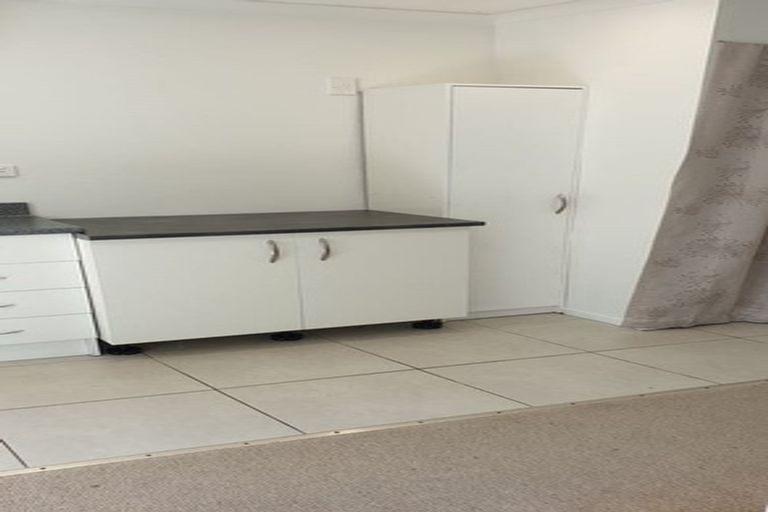 Photo of property in 2/149 Colwill Road, Massey, Auckland, 0614