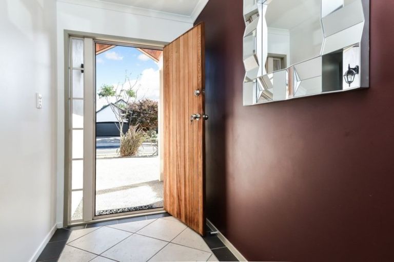 Photo of property in 18 Roderick Place, Rototuna, Hamilton, 3210