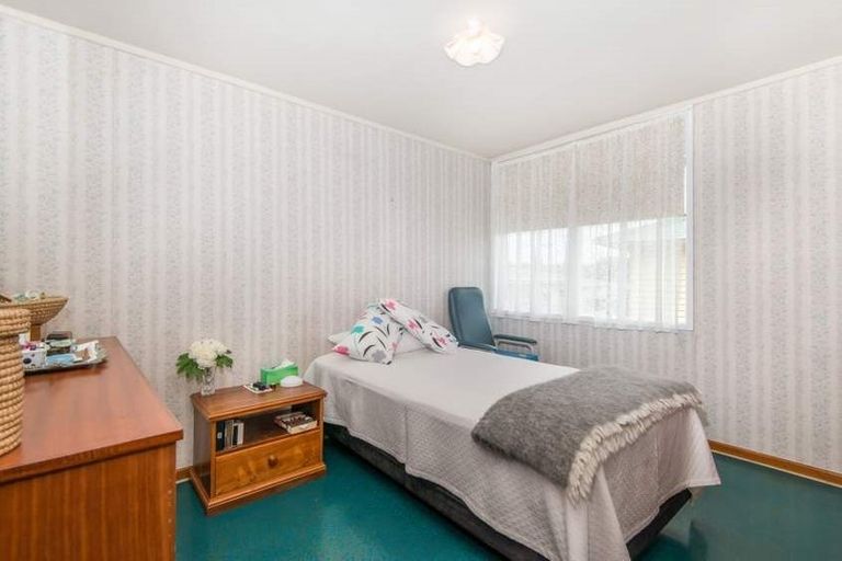 Photo of property in 98 Taikata Road, Te Atatu Peninsula, Auckland, 0610