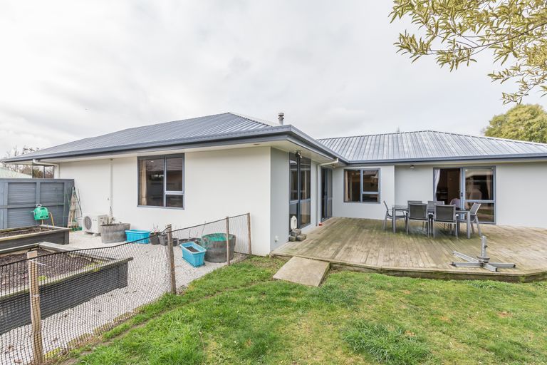 Photo of property in 16 Camleigh Close, Kaiapoi, 7630