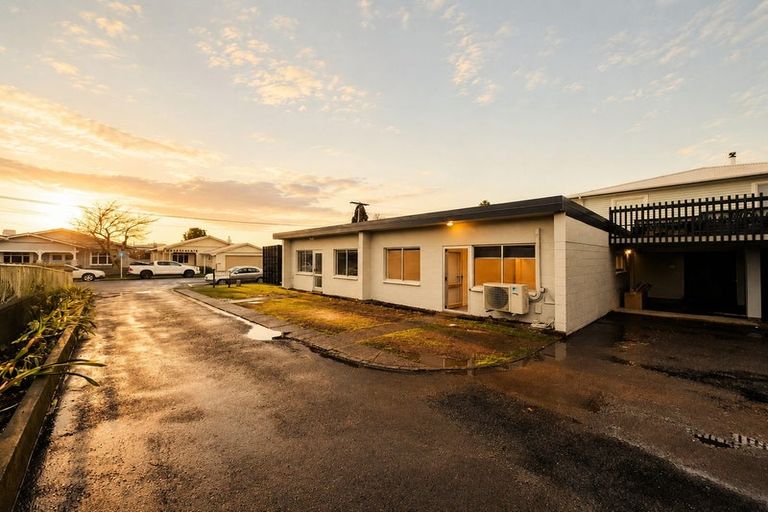 Photo of property in 33 Fulford Street, New Plymouth, 4310