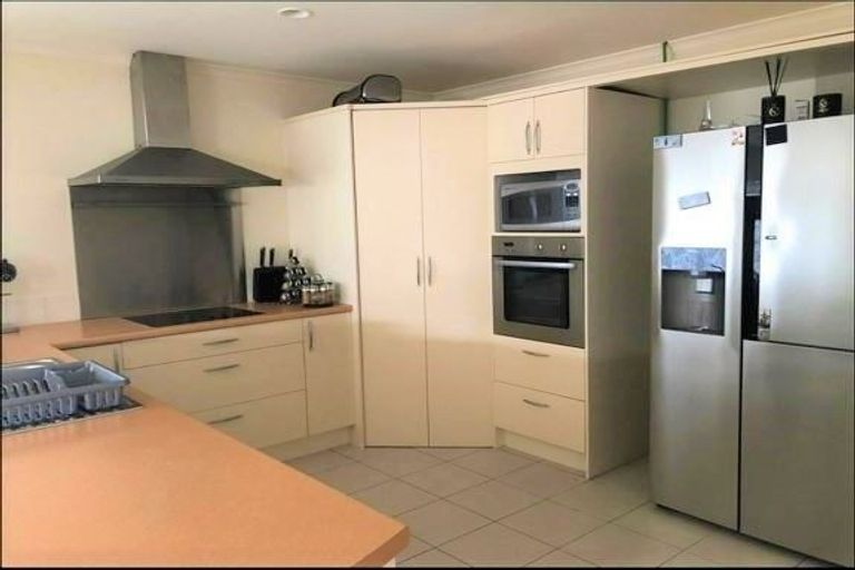 Photo of property in 48 San Marino Drive West, Henderson, Auckland, 0612