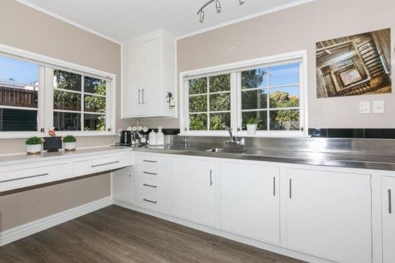 Photo of property in 18 Greenwood Road, Havelock North, 4130
