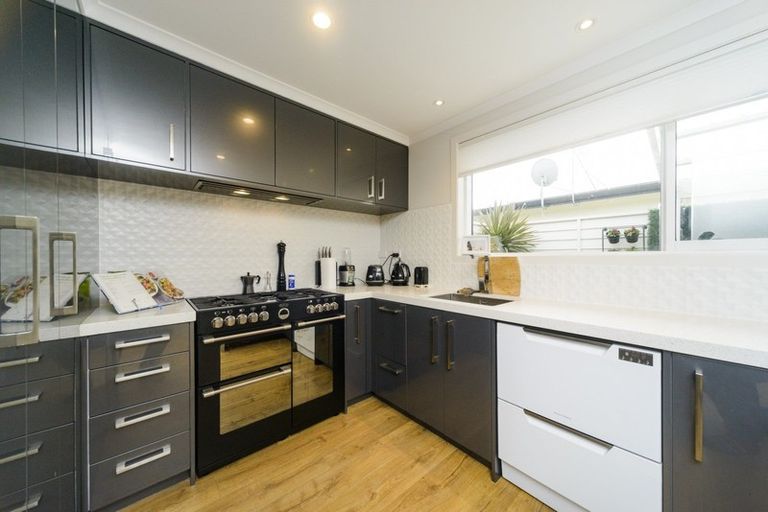 Photo of property in 4 Redwood Grove, Hokowhitu, Palmerston North, 4410