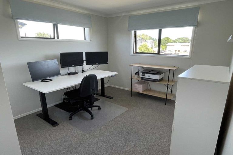 Photo of property in 31 Discovery Place, Marfell, New Plymouth, 4310