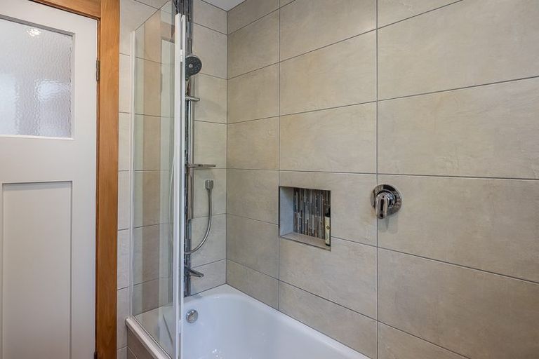 Photo of property in 43 Fairview Crescent, Kelburn, Wellington, 6012