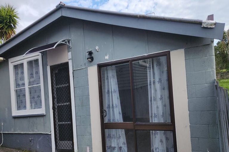 Photo of property in 16 Albert Road, Kelston, Auckland, 0602