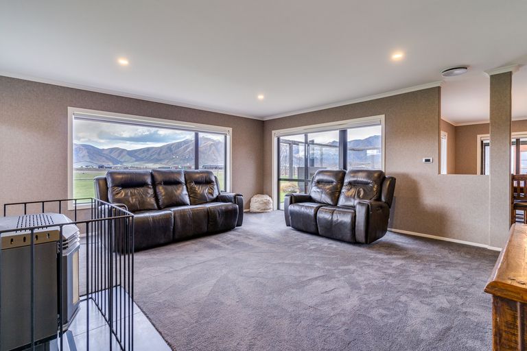 Photo of property in 10 Hardacre Place, Omarama, 9412