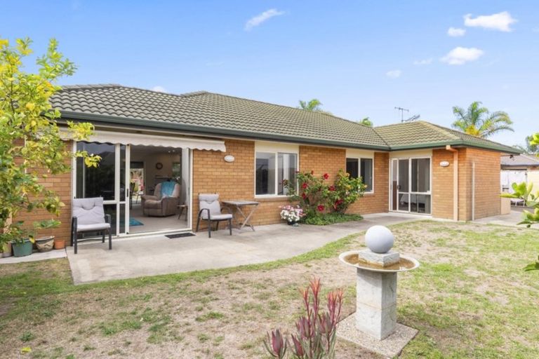 Photo of property in 32 Mcleod Place, Papamoa Beach, Papamoa, 3118