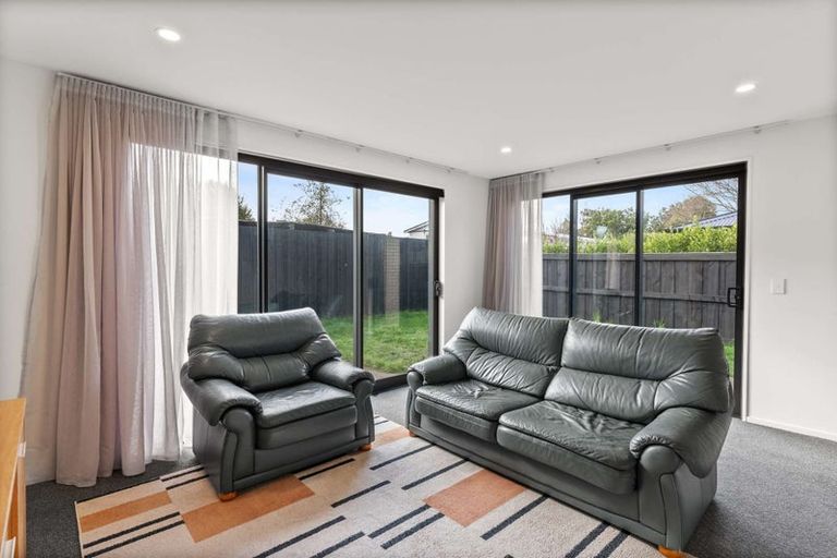 Photo of property in 12 Fairbairn Close, Halswell, Christchurch, 8025