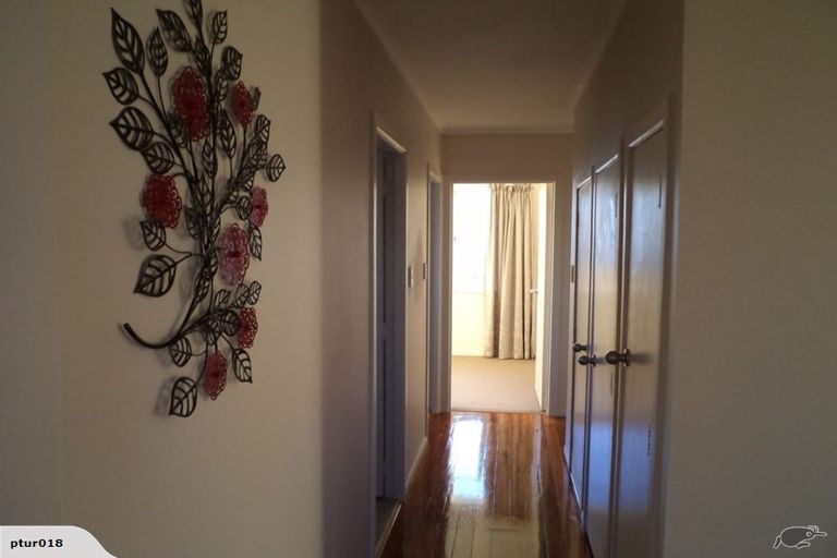 Photo of property in 1/52 Harrington Road, Henderson, Auckland, 0610