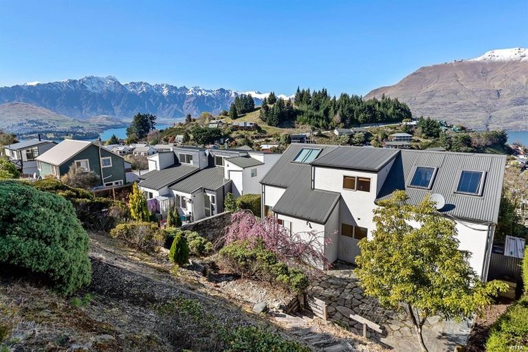 Photo of property in 15 Dart Place, Fernhill, Queenstown, 9300