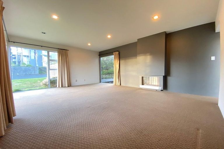 Photo of property in 3 Harrowglen Drive, Northcross, Auckland, 0632