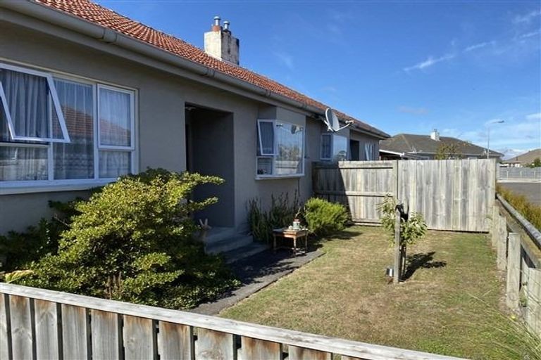 Photo of property in 1-2 Gibson Court, Roslyn, Palmerston North, 4414