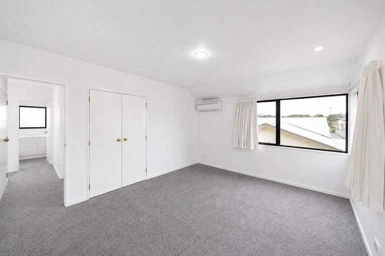 Photo of property in 32 Stewart Crescent, Hokowhitu, Palmerston North, 4410