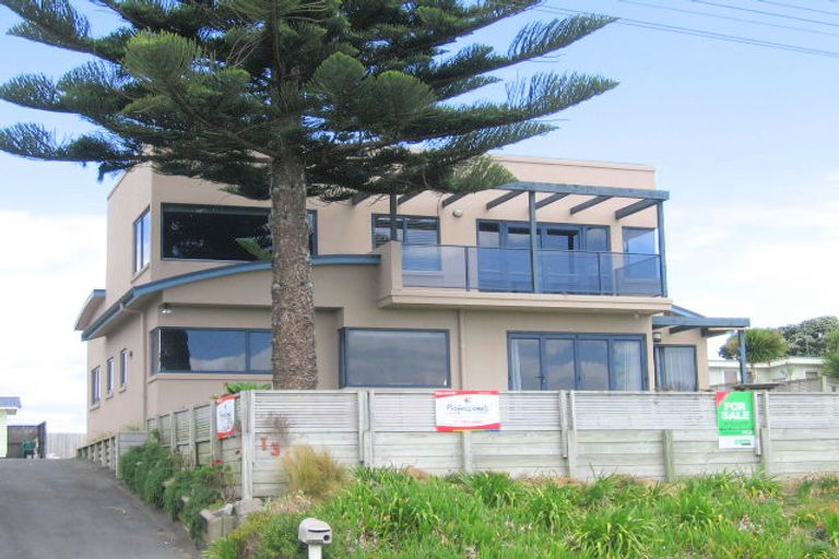 Photo of property in 136 Seaforth Road, Waihi Beach, 3611