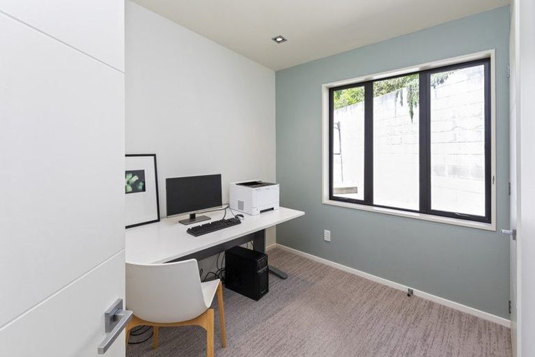 Photo of property in 16 Iles Lane, Cashmere, Christchurch, 8022