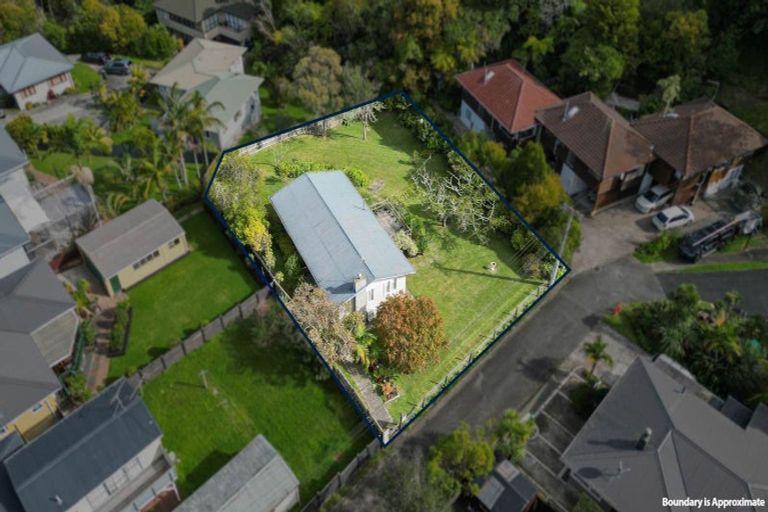 Photo of property in 70 Lake Road, Northcote, Auckland, 0627