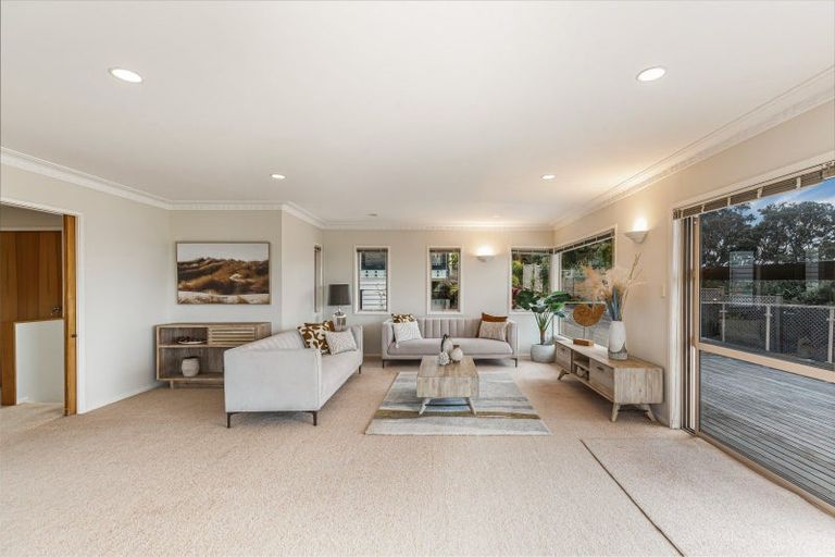 Photo of property in 45c Hyde Road, Rothesay Bay, Auckland, 0630