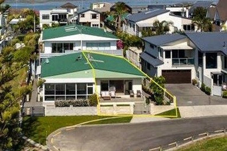 Photo of property in 10 North Terrace, Westshore, Napier, 4110