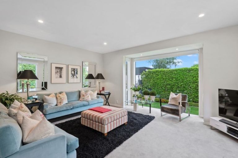 Photo of property in 2/24 Thornycroft Street, Fendalton, Christchurch, 8052