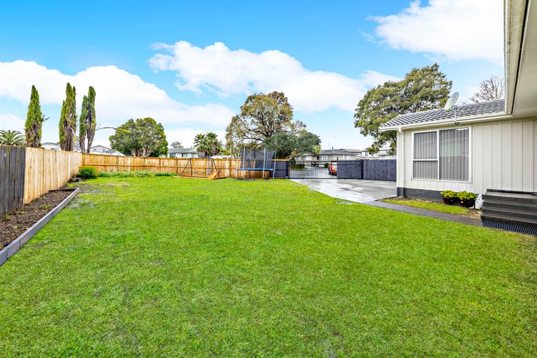Photo of property in 11 Hinton Place, Weymouth, Auckland, 2103