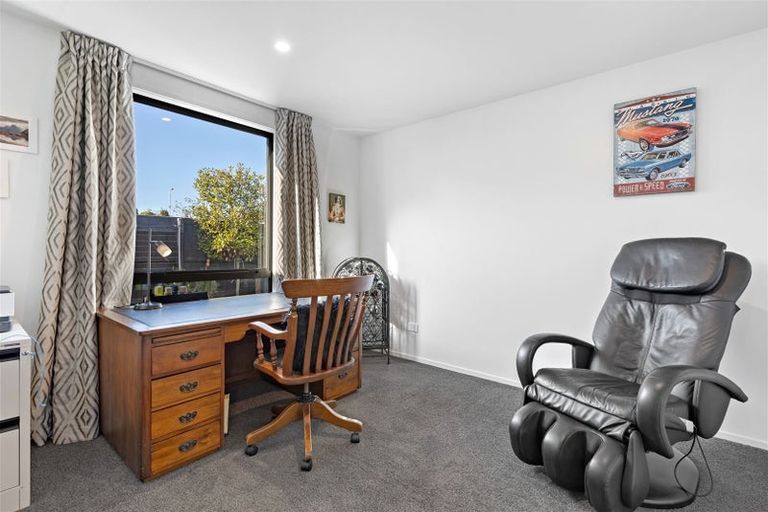 Photo of property in 27 Holiday Drive, Mairehau, Christchurch, 8052