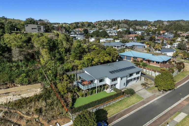 Photo of property in 18 The Fairway, Whakatane, 3120