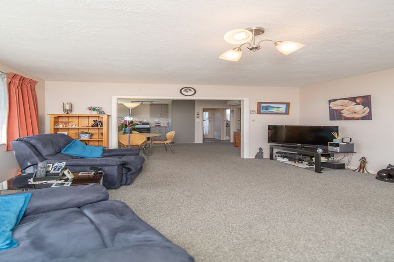 Photo of property in 2/264 Main North Road, Redwood, Christchurch, 8051