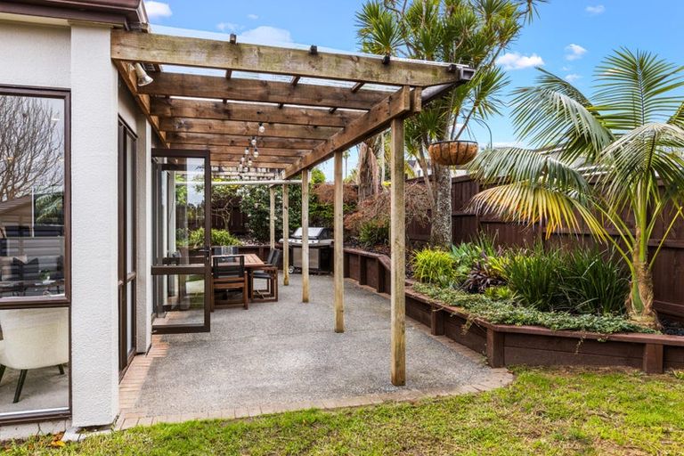 Photo of property in 6 Rathmullen Place, Pinehill, Auckland, 0632