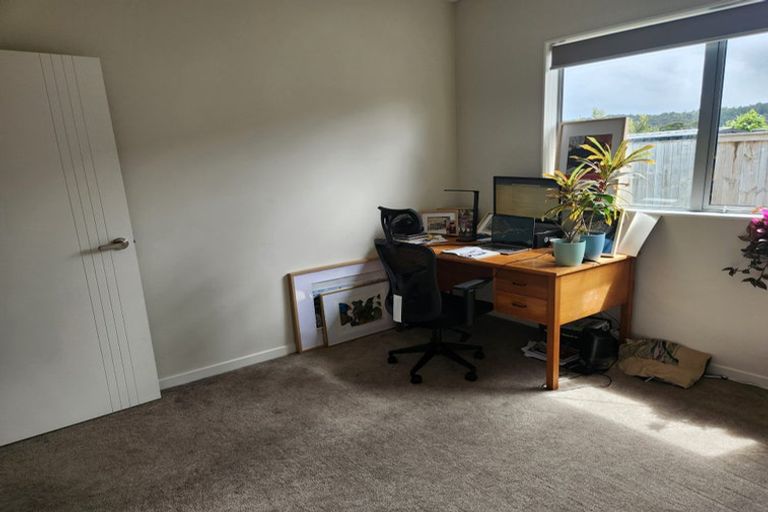 Photo of property in 18 Gilbransen Road, Kumeu, 0810