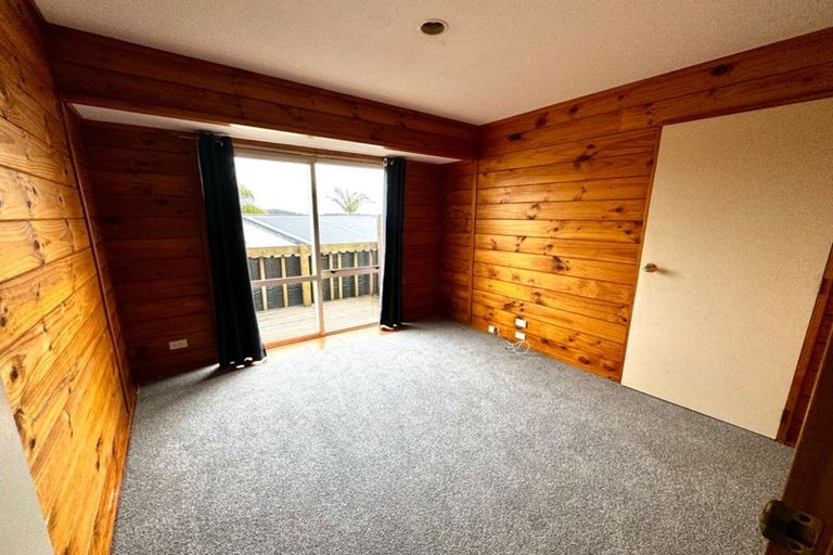 Photo of property in 1 Graham Collins Drive, Windsor Park, Auckland, 0632