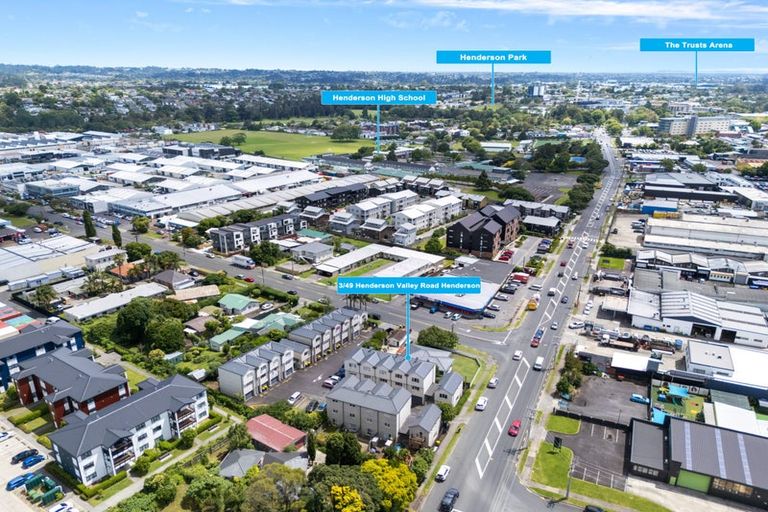 Photo of property in 3/4 Keeling Road, Henderson, Auckland, 0612