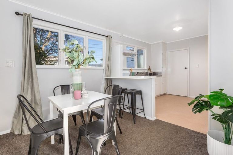 Photo of property in 10 Lincoln Grove, Cannons Creek, Porirua, 5024