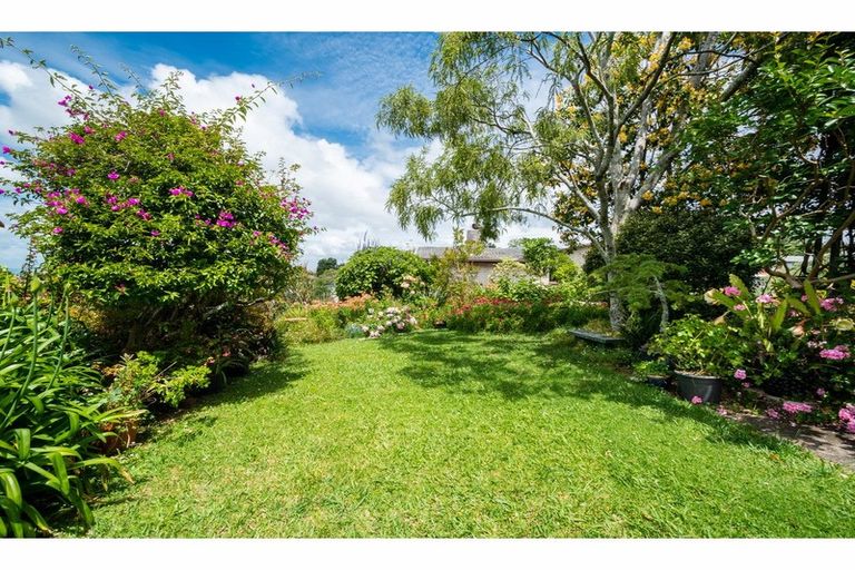 Photo of property in 24 Widmore Drive, Massey, Auckland, 0614