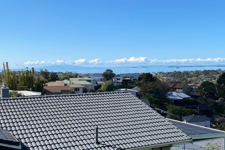 Photo of property in 927 East Coast Road, Northcross, Auckland, 0632