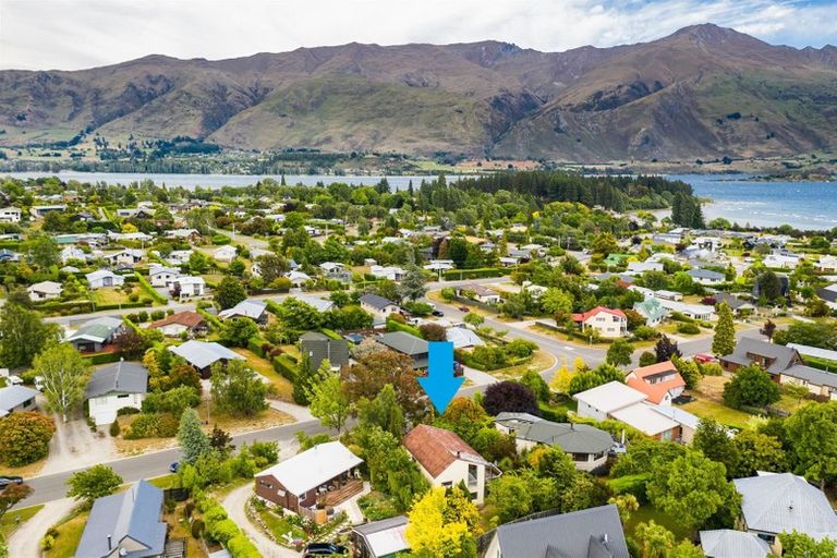 Photo of property in 18 Hunter Crescent, Wanaka, 9305