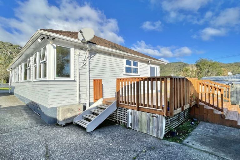 Photo of property in 27 Rimu Street, Naenae, Lower Hutt, 5011