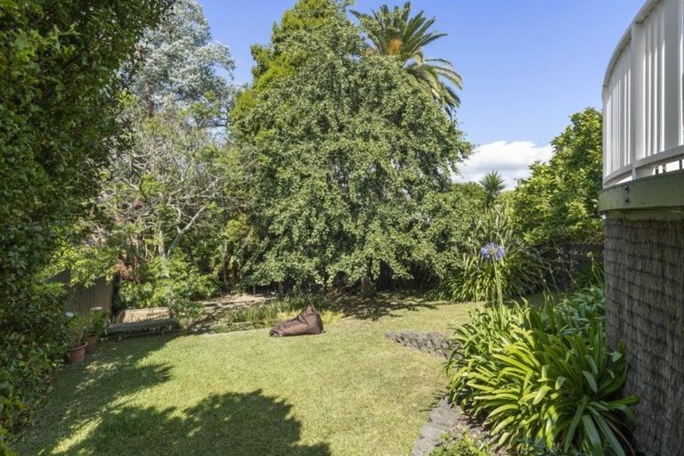 Photo of property in 52 Westmere Crescent, Westmere, Auckland, 1022