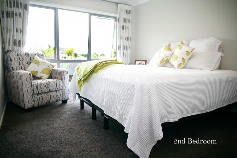 Photo of property in 12 Portofino Point, Karaka, Papakura, 2113