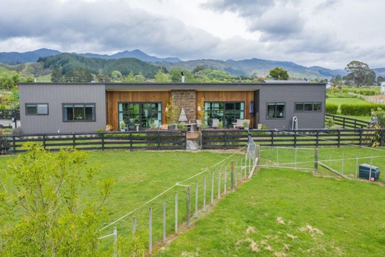 Photo of property in 126 Gladstone Road, Levin, 5571