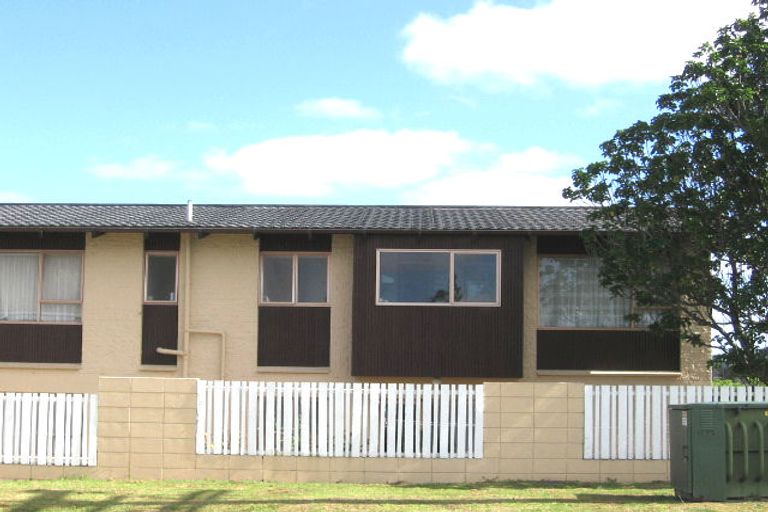 Photo of property in 1/9 Hadfield Street, Beach Haven, Auckland, 0626