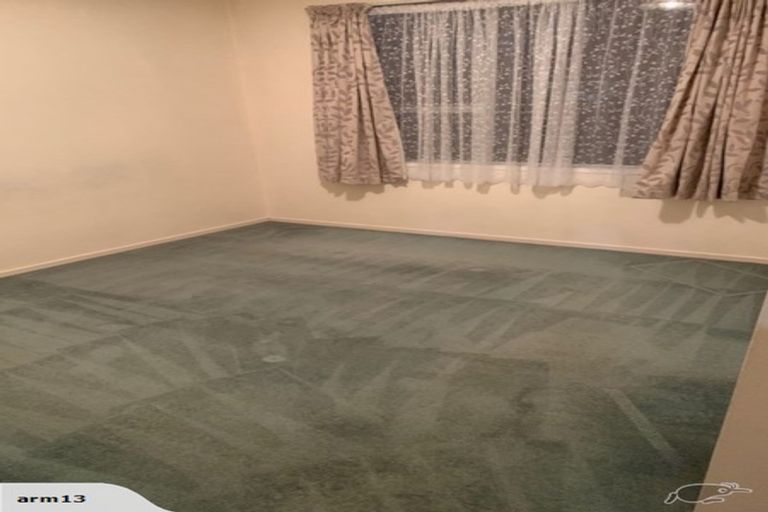 Photo of property in 1/34 Darren Crescent, Half Moon Bay, Auckland, 2012