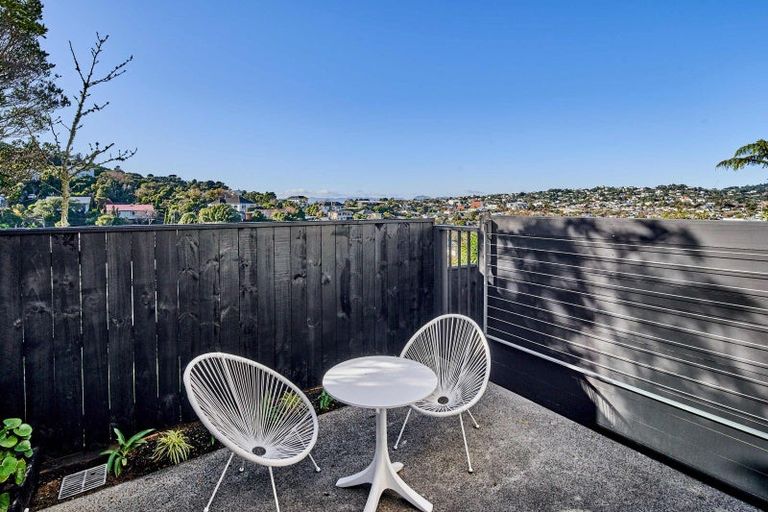 Photo of property in 14 Ara Toutouwai, Karori, Wellington, 6012