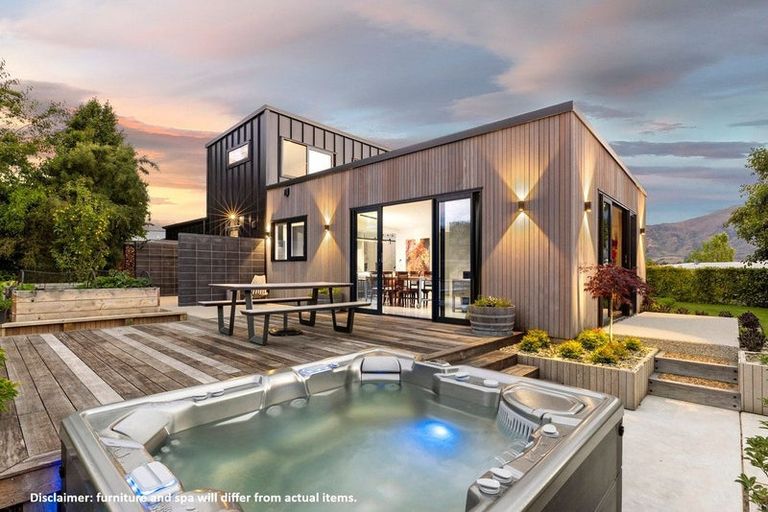 Photo of property in 4 Takahe Lane, Wanaka, 9305