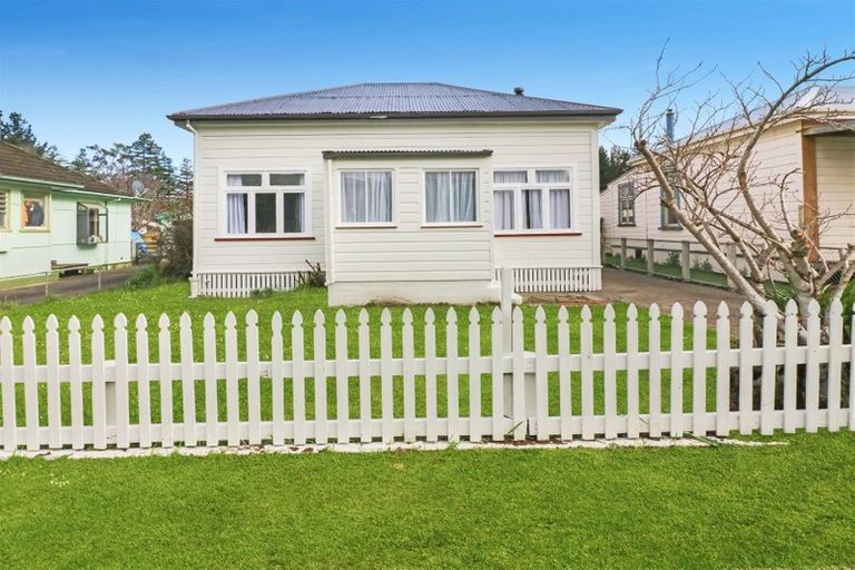 Photo of property in 11 Empire Street, Dannevirke, 4930